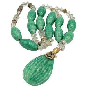 Wonderful Ridged Green Czech Pendant Necklace (A2622)